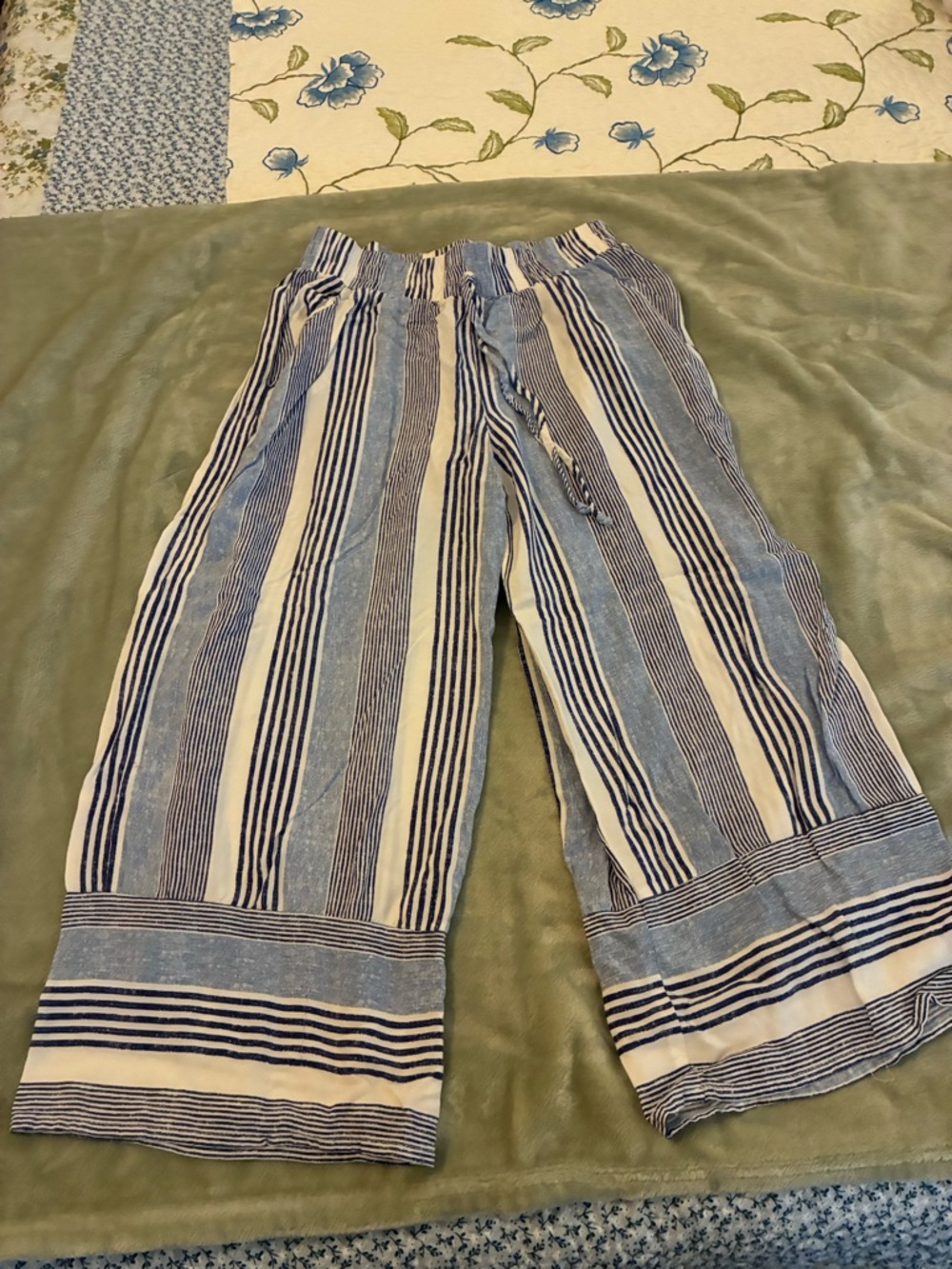 Bebop Brand Blue and White Striped Capris Wide-Leg Pants Size Small
